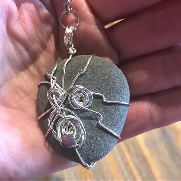 Handcrafted wire wrapped stone keychain - Picture 5 of 7
